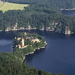 Отель Tvrz Holesice Orlicka Prehrada - Chaty Klucenice