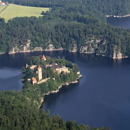 Hotel Tvrz Holešice Orlická Přehrada - Klucenice