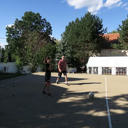 Tvrz Holesice Orlicka Prehrada - Chaty * Klucenice
