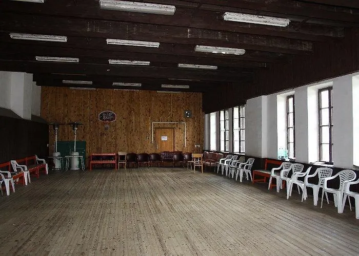 Tvrz Holešice Orlická Přehrada - Hotel Klucenice