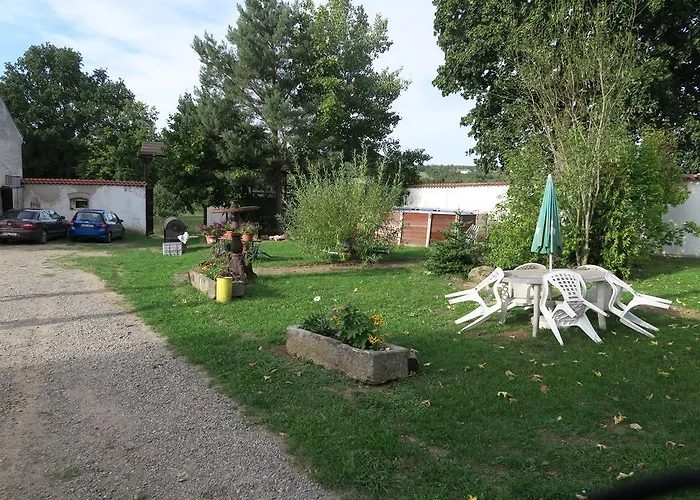 Tvrz Holešice Orlická Přehrada - *