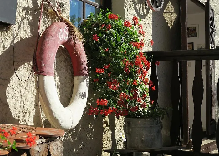 Tvrz Holešice Orlická Přehrada - Klucenice