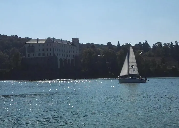 Tvrz Holešice Orlická Přehrada - *